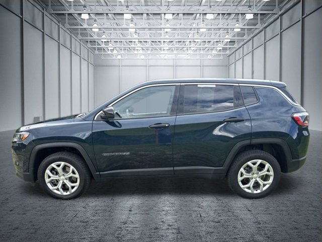 Used 2024 Jeep Compass Sport AWD/4WD image 5