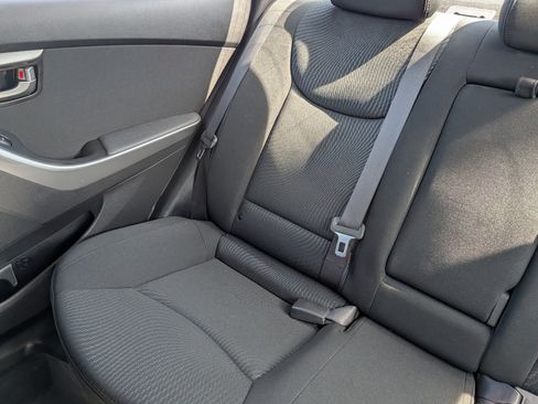 Used 2015 Hyundai Elantra SE w/ Option Group 03 FWD image 12