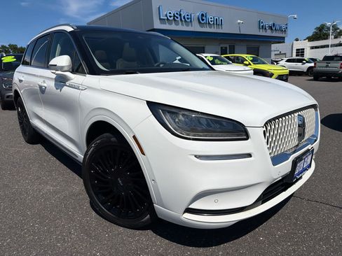 Used 2022 Lincoln Corsair Reserve w/ Equipment Group 201A AWD/4WD image 2