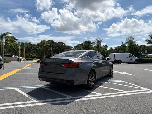Used 2024 Nissan Altima 2.5 SV FWD image 5