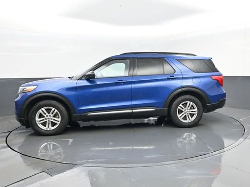 Used 2022 Ford Explorer XLT w/ Equipment Group 202A image 5