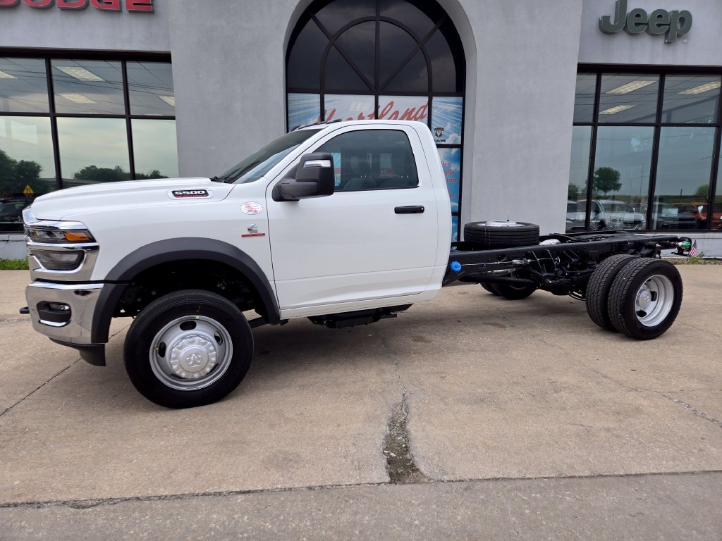 New 2026 RAM 5500 Tradesman w/ Chrome Appearance Group AWD/4WD image 4