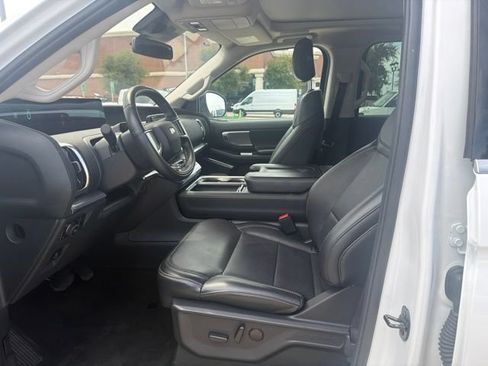 Used 2025 Ford Expedition Max Platinum w/ Driver's Package AWD/4WD image 6