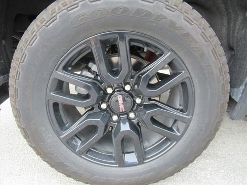 Used 2024 GMC Sierra 1500 Elevation w/ LPO, Elevation Black Package AWD/4WD image 5