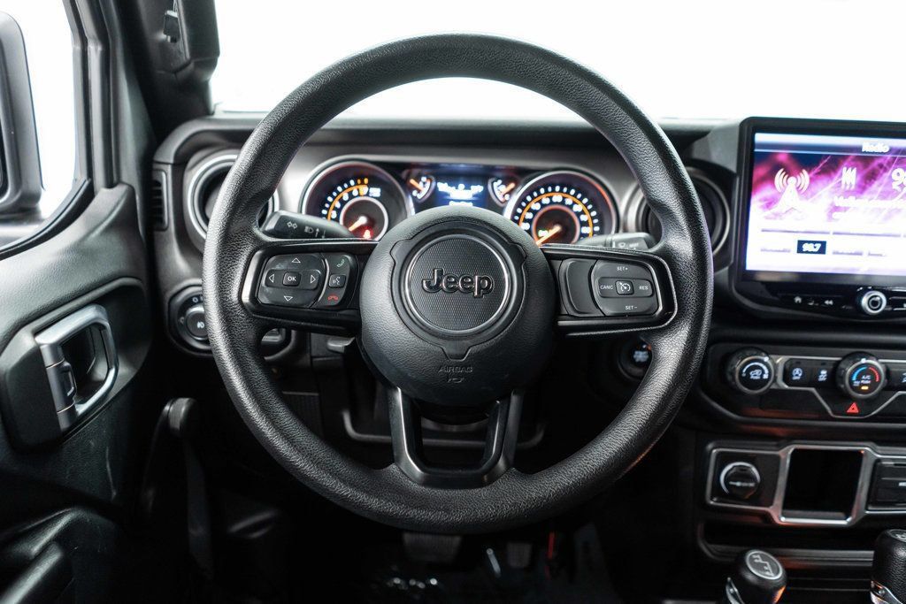 Used 2018 Jeep Wrangler Unlimited Sport AWD/4WD image 13