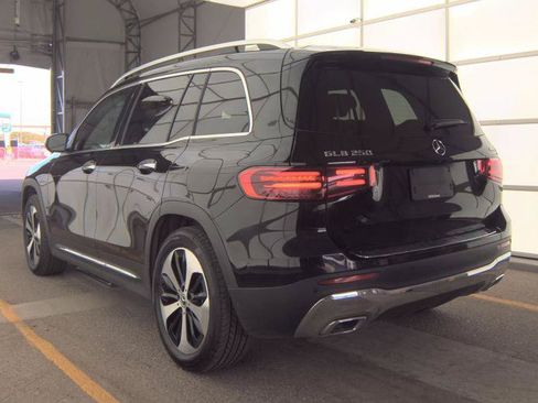 Used 2025 Mercedes-Benz GLB 250 4MATIC image 4