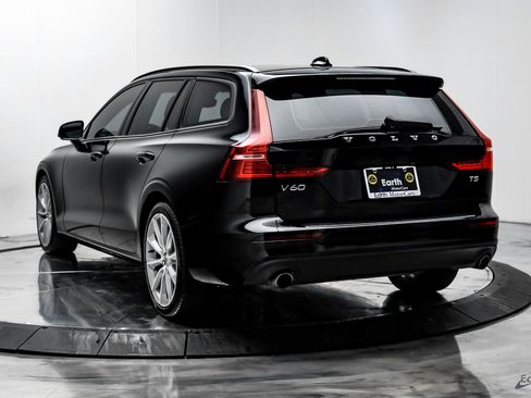 Used 2020 Volvo V60 T5 Momentum w/ Protection Package Premier image 9