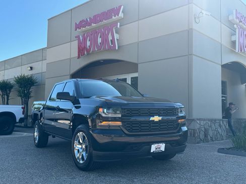 Used 2018 Chevrolet Silverado 1500 Custom w/ Custom Value Package image 6