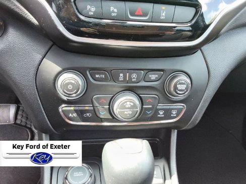 Used 2022 Jeep Cherokee Limited AWD/4WD image 31