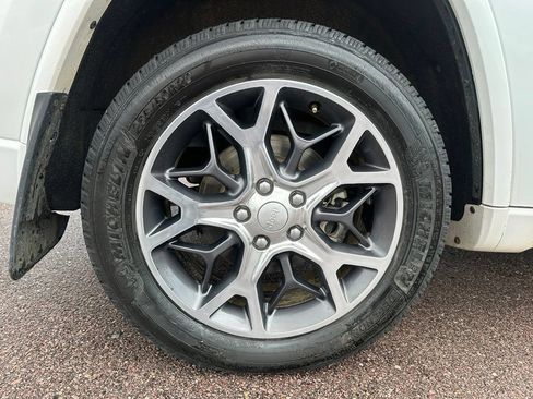 Used 2019 Jeep Grand Cherokee Overland AWD/4WD image 38