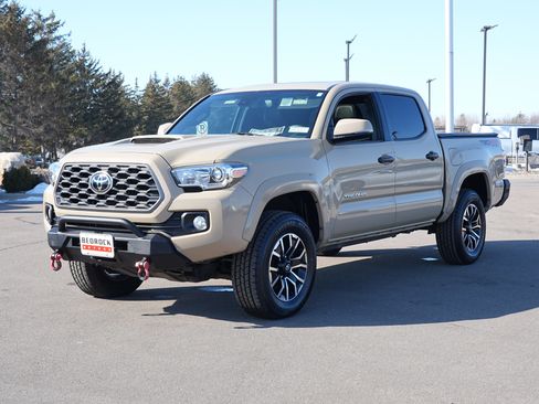 Used 2020 Toyota Tacoma TRD Sport w/ TRD Premium Sport Package image 7