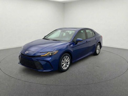 Used 2025 Toyota Camry LE image 1