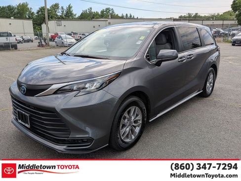 Certified 2025 Toyota Sienna LE AWD/4WD image 7