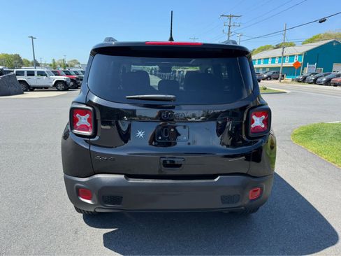 Used 2023 Jeep Renegade Altitude w/ Sun/Sound Group AWD/4WD image 7