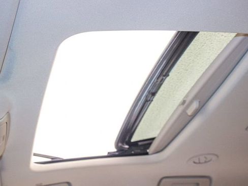 Used 2022 Buick Enclave Avenir w/ Avenir Technology Package image 22