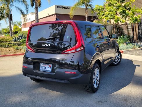 Certified 2022 Kia Soul LX FWD image 2