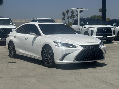 Used 2025 Lexus ES 300h w/ Premium Package FWD image 2