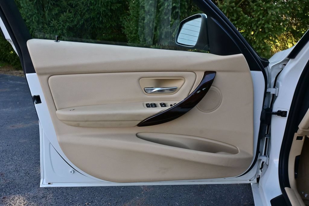 Used 2013 BMW 328i xDrive Sedan AWD/4WD image 9
