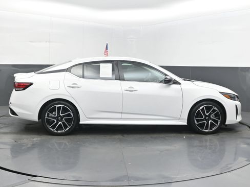 Used 2024 Nissan Sentra SR FWD image 10