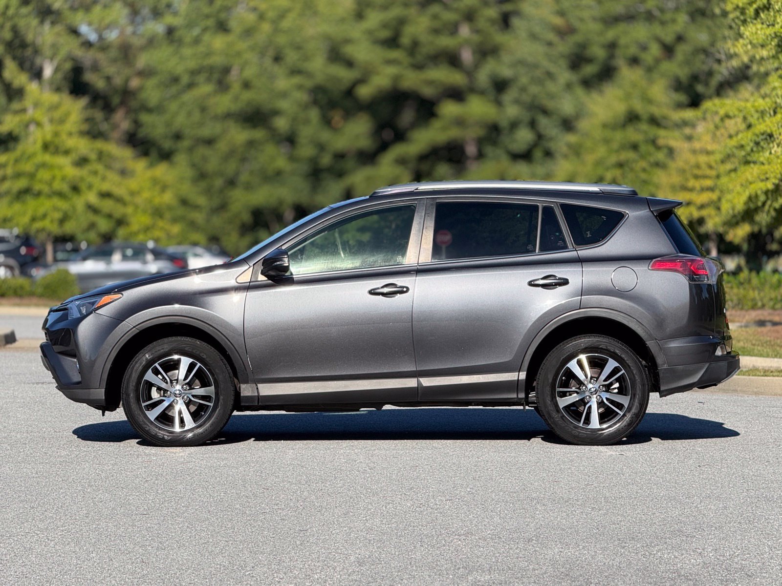 Used 2017 Toyota RAV4 XLE FWD image 9