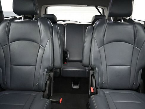 Used 2018 Buick Enclave Essence AWD/4WD image 29