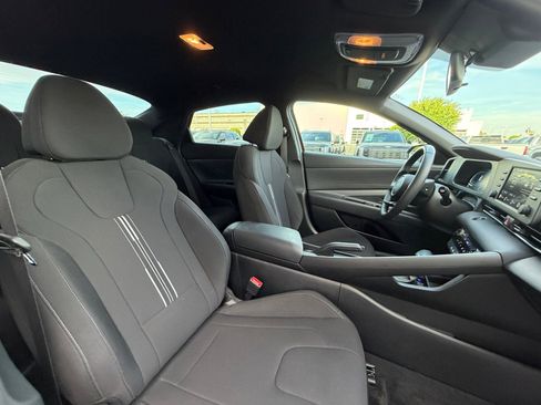 Used 2025 Hyundai Elantra Sport FWD image 19