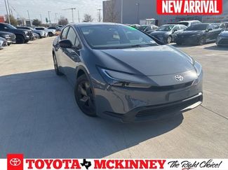 Used 2025 Toyota Prius LE video 1