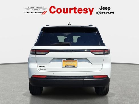 Certified 2023 Jeep Grand Cherokee Altitude AWD/4WD image 4