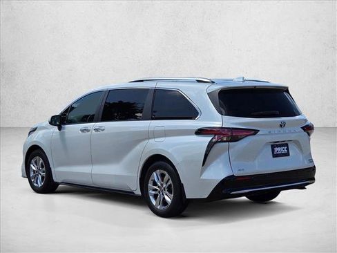 Used 2023 Toyota Sienna Limited AWD/4WD image 7