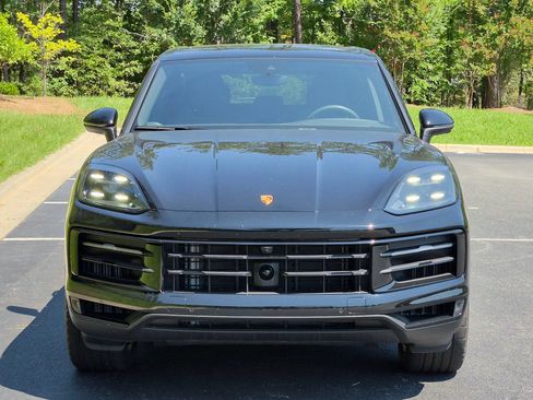 Certified 2024 Porsche Cayenne AWD/4WD image 28