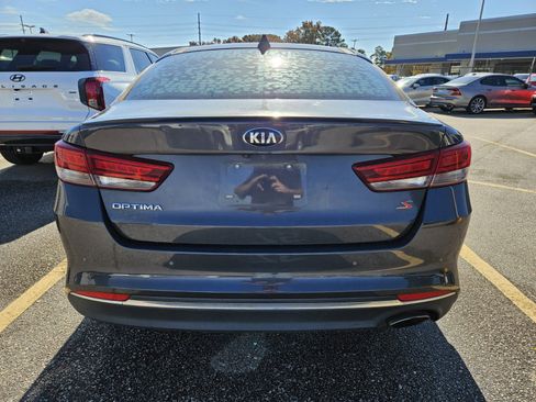 Used 2018 Kia Optima S w/ Panoramic Sunroof Package image 4