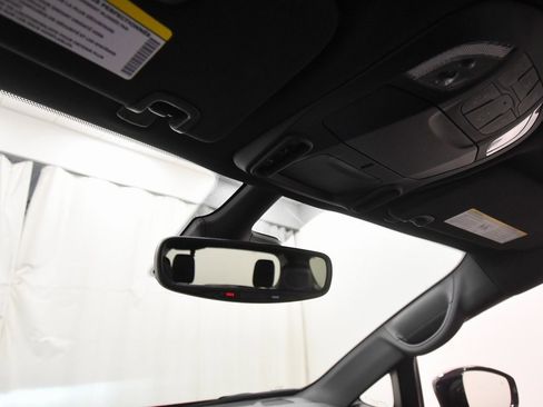 Used 2025 Chrysler Pacifica Limited image 28