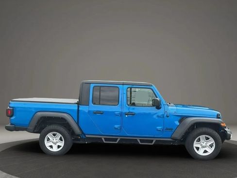Used 2023 Jeep Gladiator Sport AWD/4WD image 6