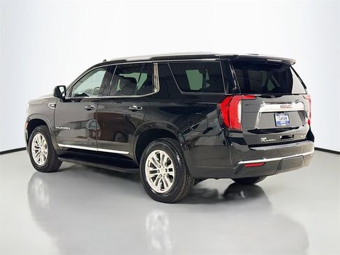 Used 2022 GMC Yukon SLT w/ SLT Premium Package image 4