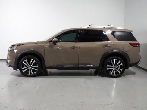 Used 2024 Nissan Pathfinder Platinum FWD image 9