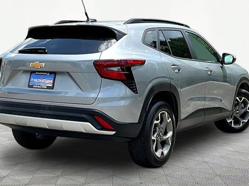 Used 2025 Chevrolet Trax LT FWD image 7