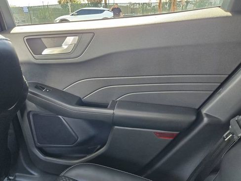 Used 2024 Ford Escape SE FWD image 11