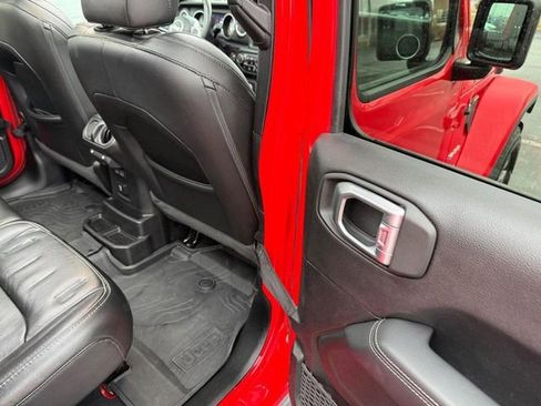 Used 2020 Jeep Wrangler Unlimited Sahara image 12