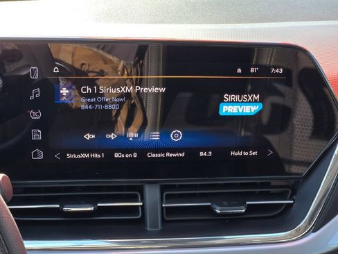 Used 2025 Chevrolet Trax LT FWD image 19