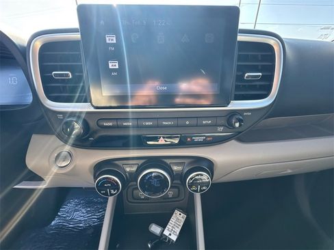 Used 2024 Hyundai Venue SEL image 29