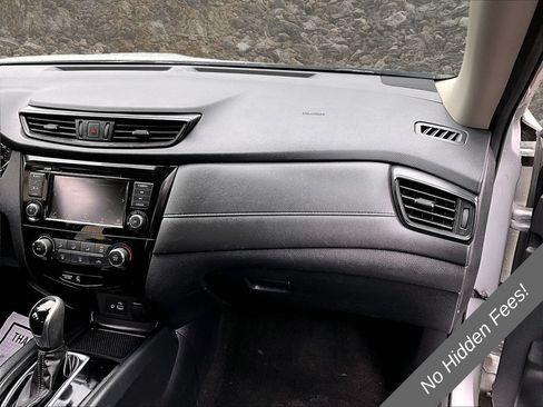 Used 2020 Nissan Rogue S FWD image 14