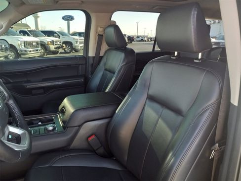 Used 2024 Ford Expedition XLT image 13