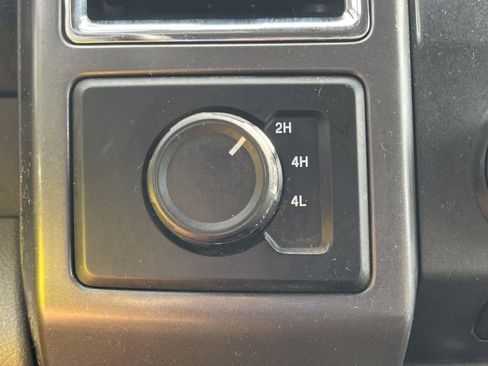 Used 2017 Ford F150 XLT AWD/4WD image 11