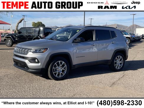 Used 2022 Jeep Compass Latitude image 1