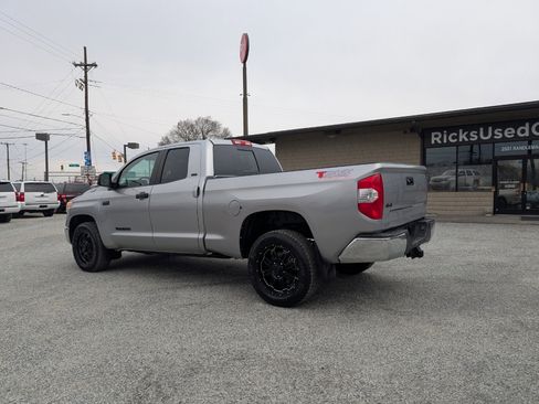 Used 2016 Toyota Tundra SR5 w/ SR5 Upgrade Package image 9