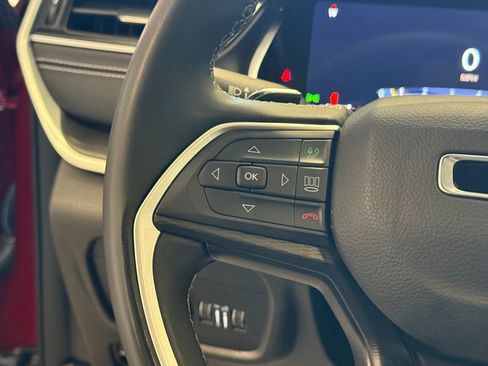 Used 2024 Jeep Grand Cherokee L Altitude image 34