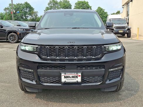 Certified 2023 Jeep Grand Cherokee L Limited w/ Black Appearance Package AWD/4WD image 35