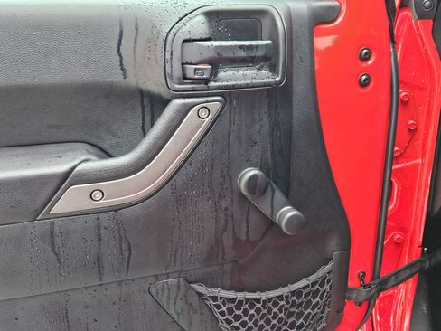 Used 2018 Jeep Wrangler Sport w/ Connectivity Group AWD/4WD image 19