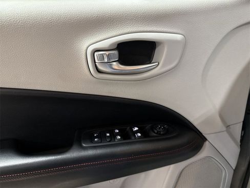 Used 2019 Jeep Compass Limited image 20