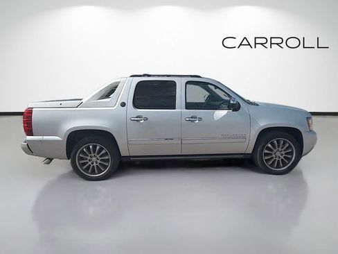 Used 2013 Chevrolet Avalanche LTZ RWD image 2